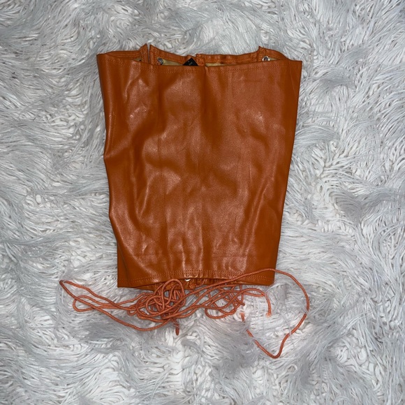 Cape Clique Corset - Picture 8 of 9